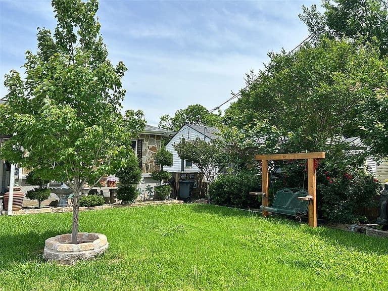Listing photo 4