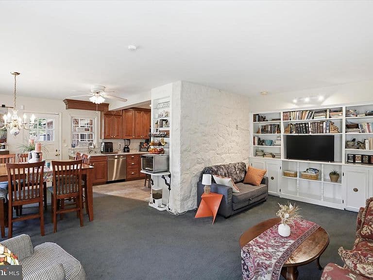 Listing photo 3