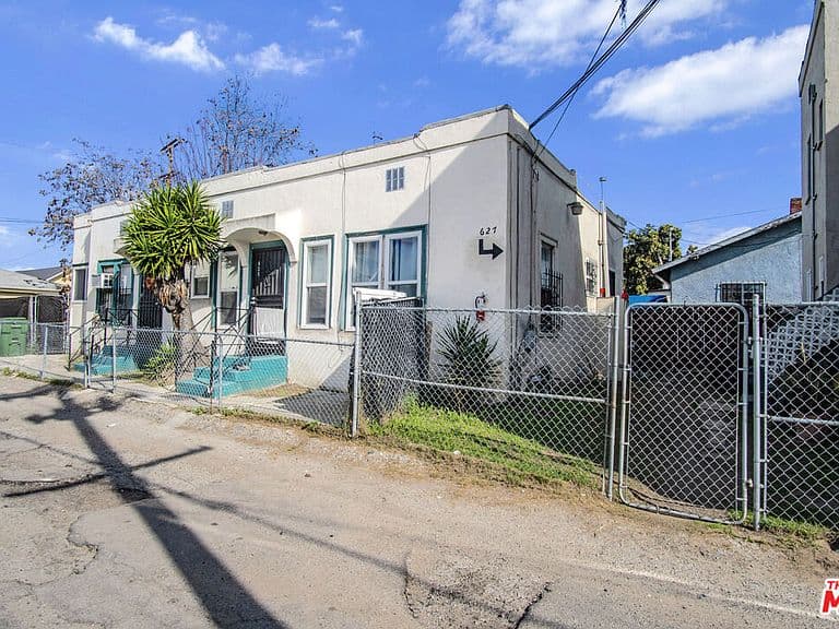 Listing photo 3