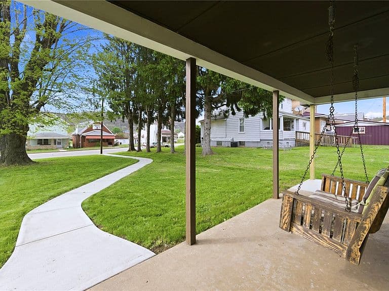 Listing photo 4
