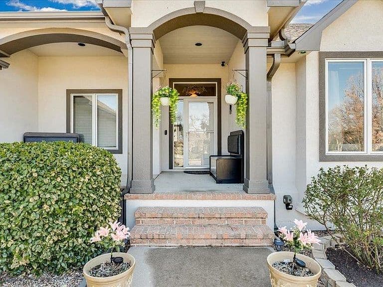 Listing photo 2