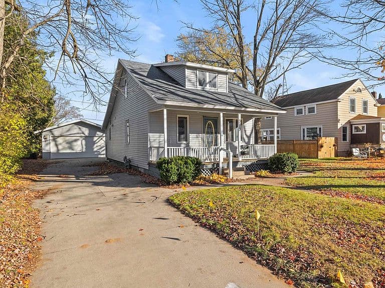 Listing photo 3