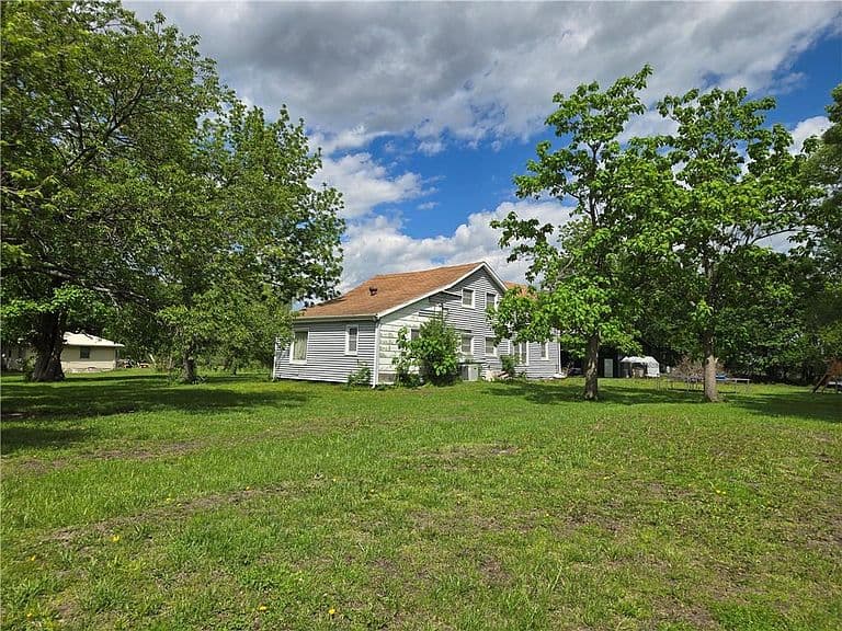 Listing photo 5