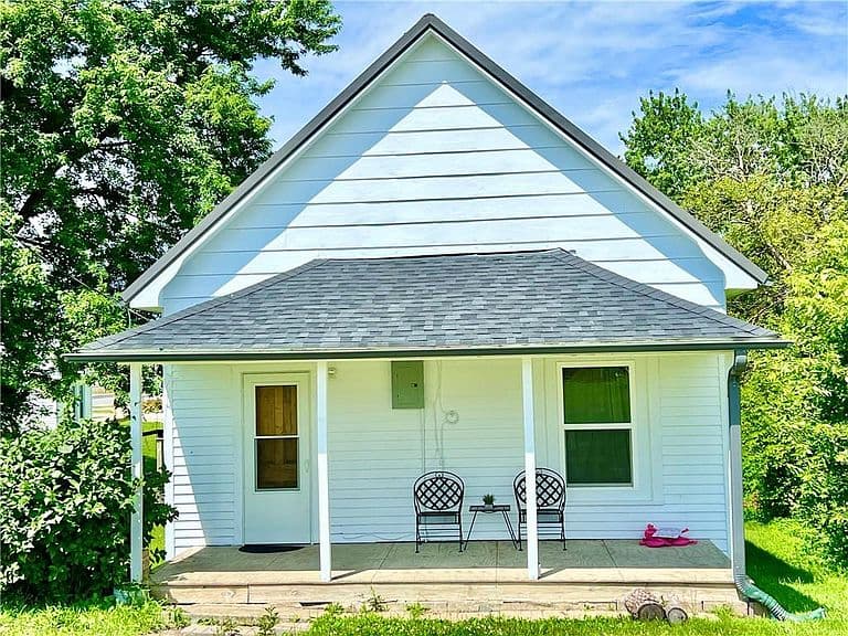 Listing photo 2