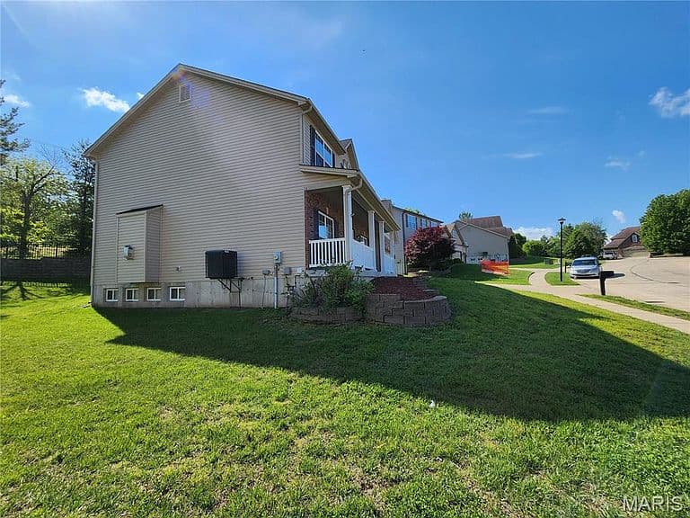 Listing photo 2