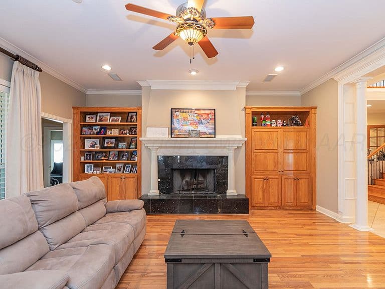 Listing photo 3