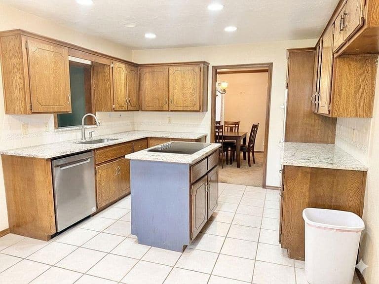 Listing photo 3