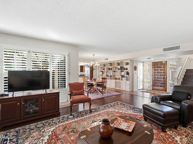 Listing photo 5