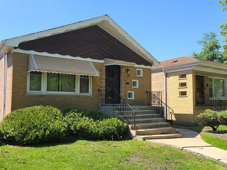 Listing photo 2