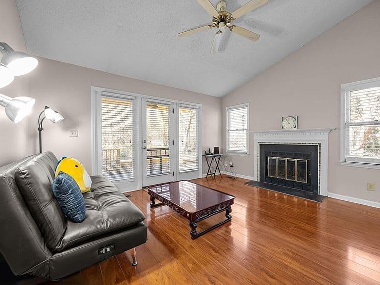 Listing photo 5