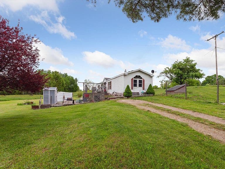 Listing photo 4