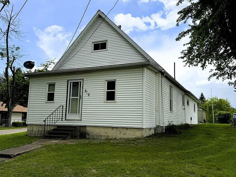 Listing photo 2