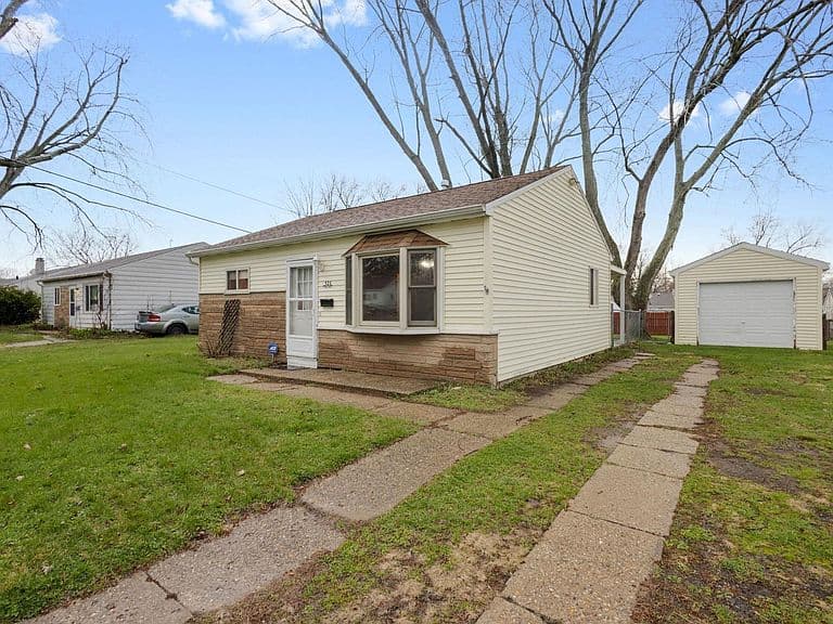 Listing photo 2