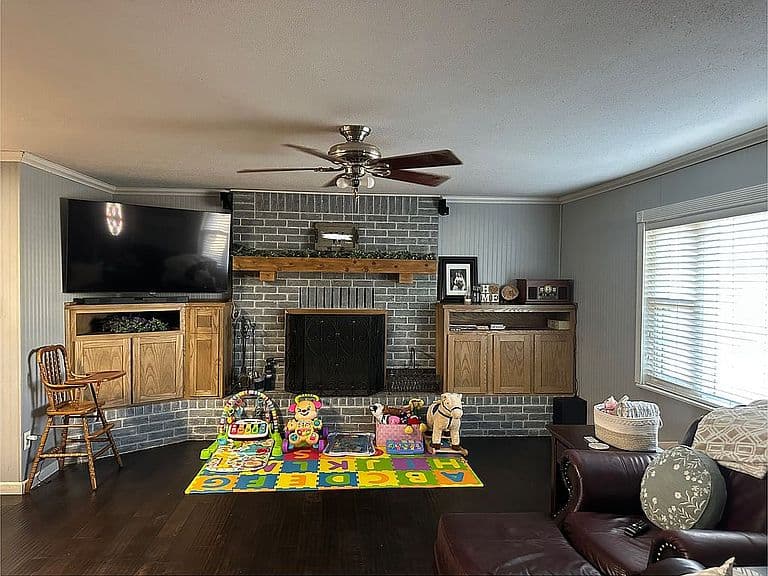 Listing photo 3