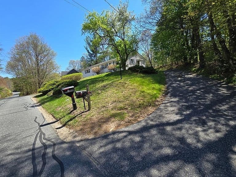 Listing photo 2