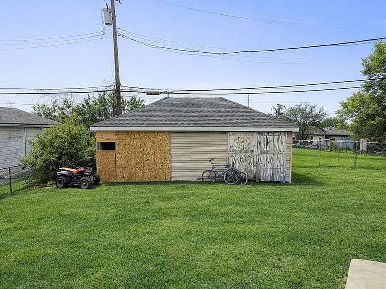 Listing photo 3