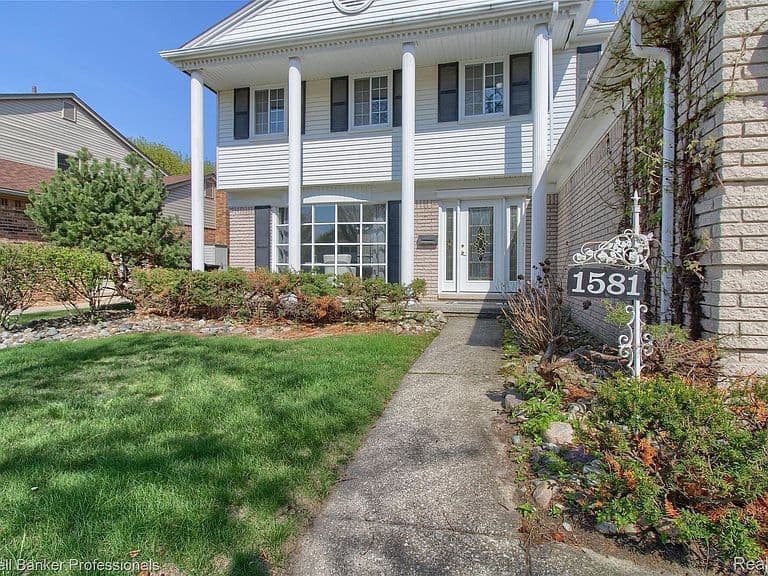 Listing photo 3