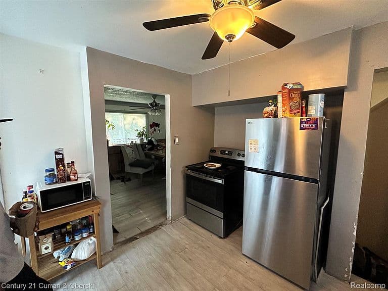 Listing photo 3