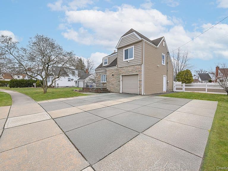 Listing photo 3