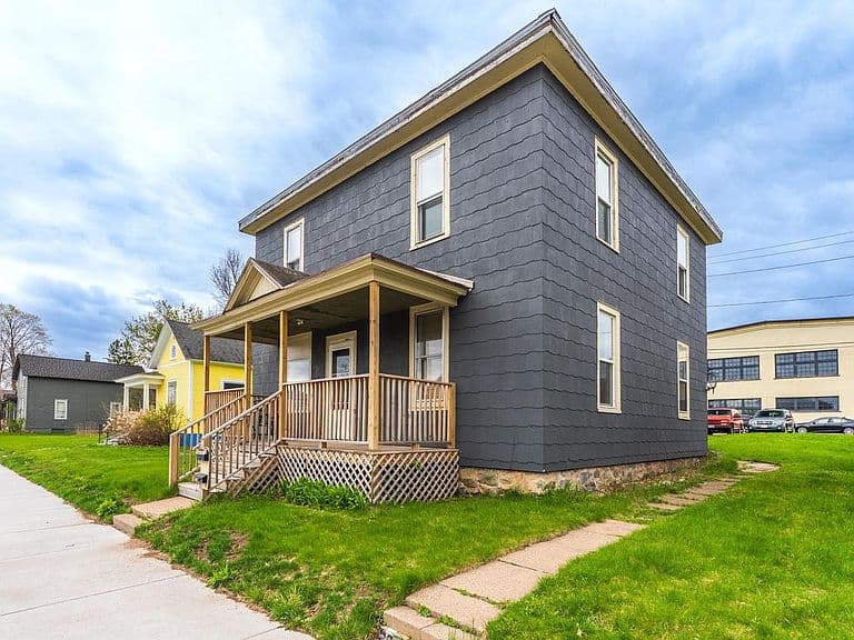 Listing photo 2
