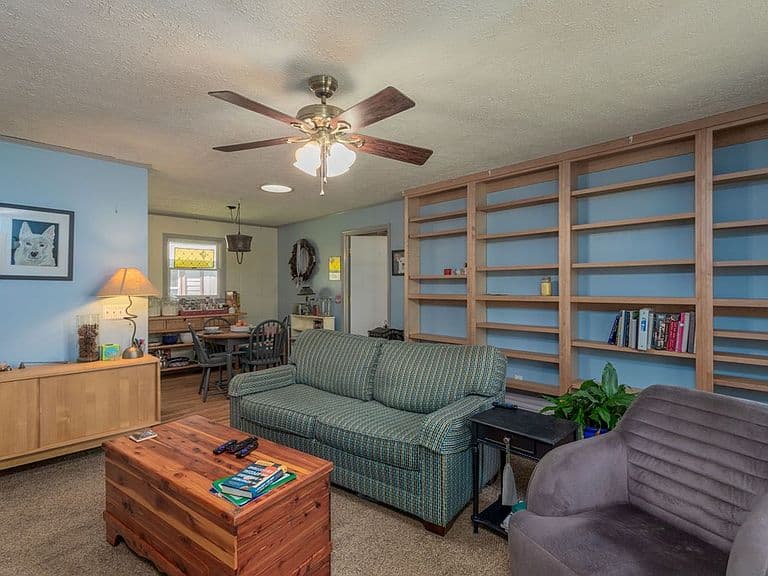 Listing photo 5