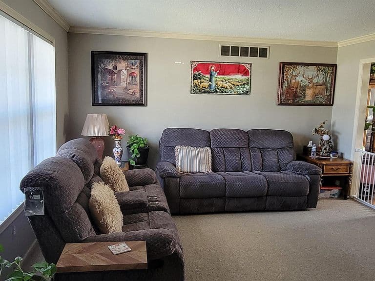 Listing photo 3