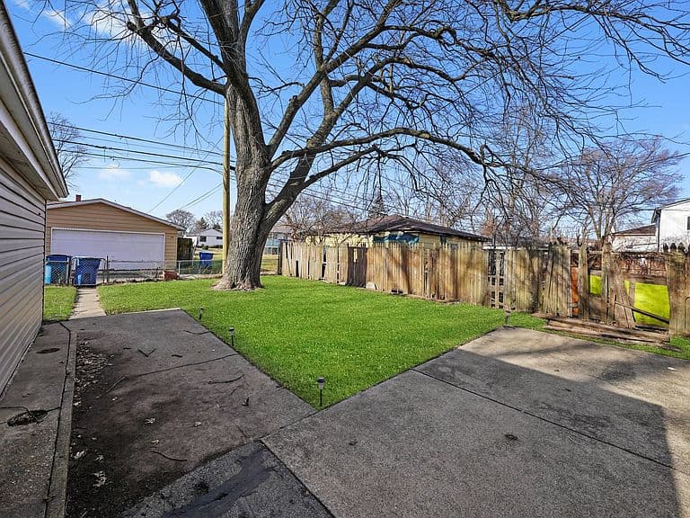Listing photo 4