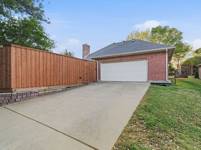 Listing photo 5