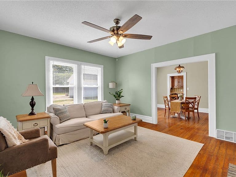 Listing photo 5