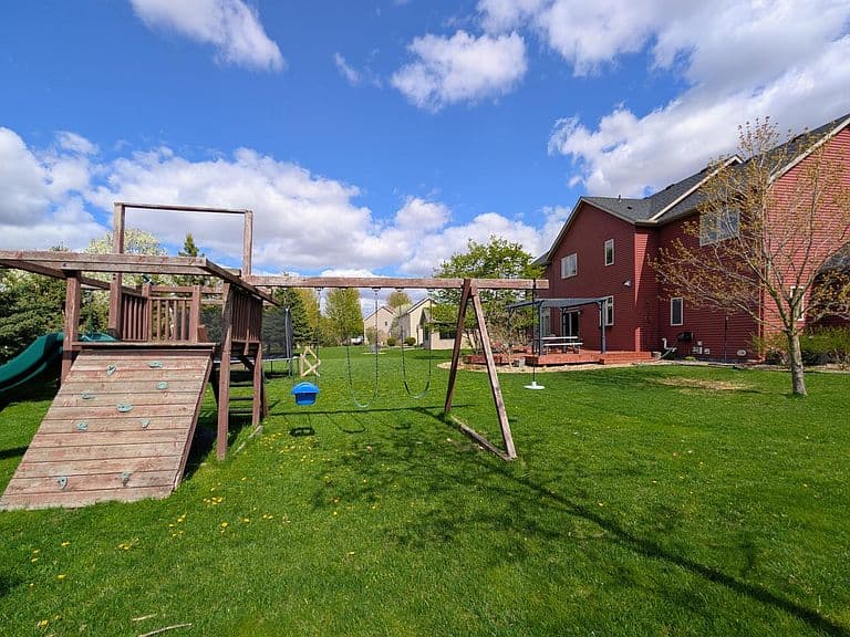 Listing photo 5