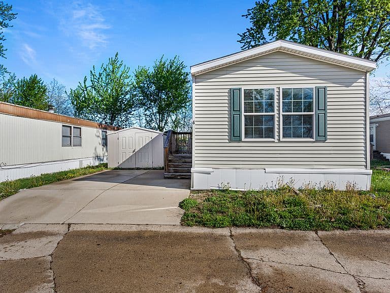 Listing photo 2