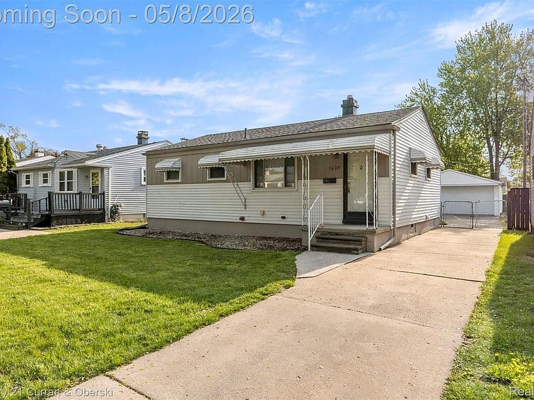 Listing photo 2