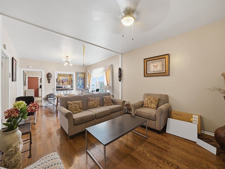 Listing photo 3