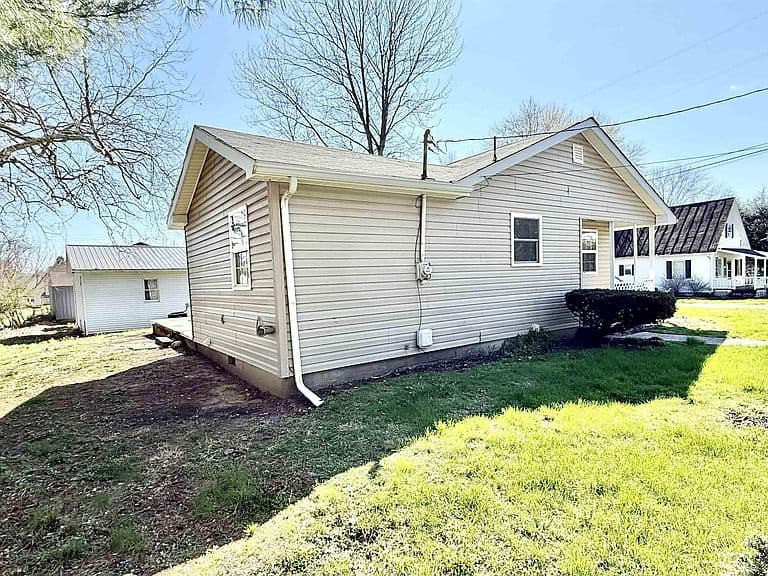 Listing photo 3