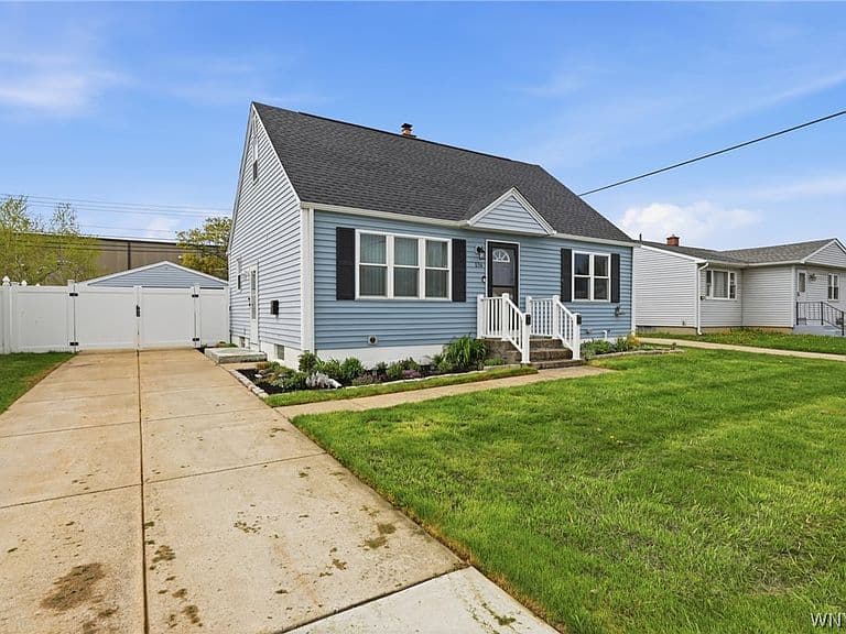 Listing photo 3