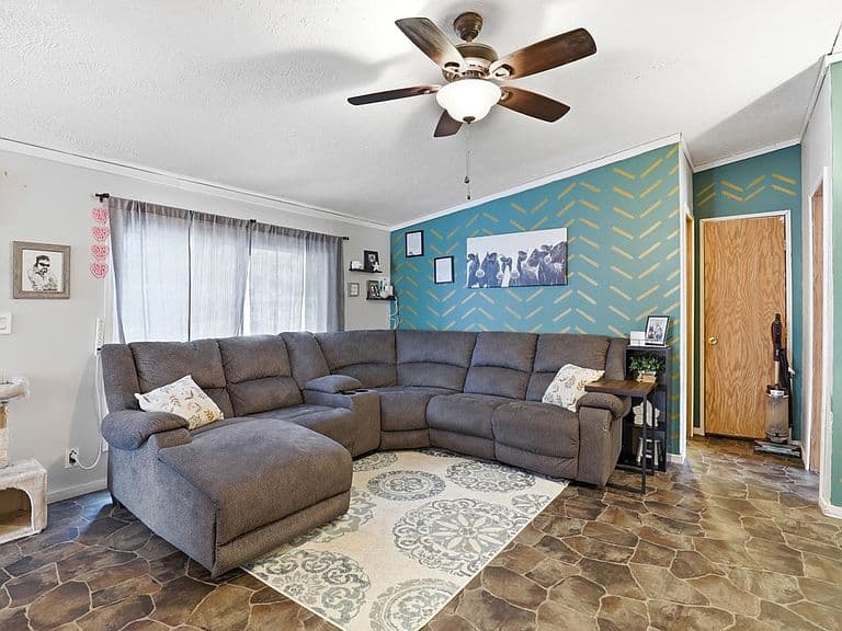 Listing photo 5