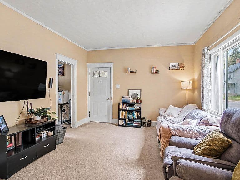 Listing photo 5