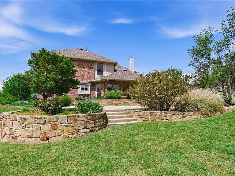 Listing photo 5