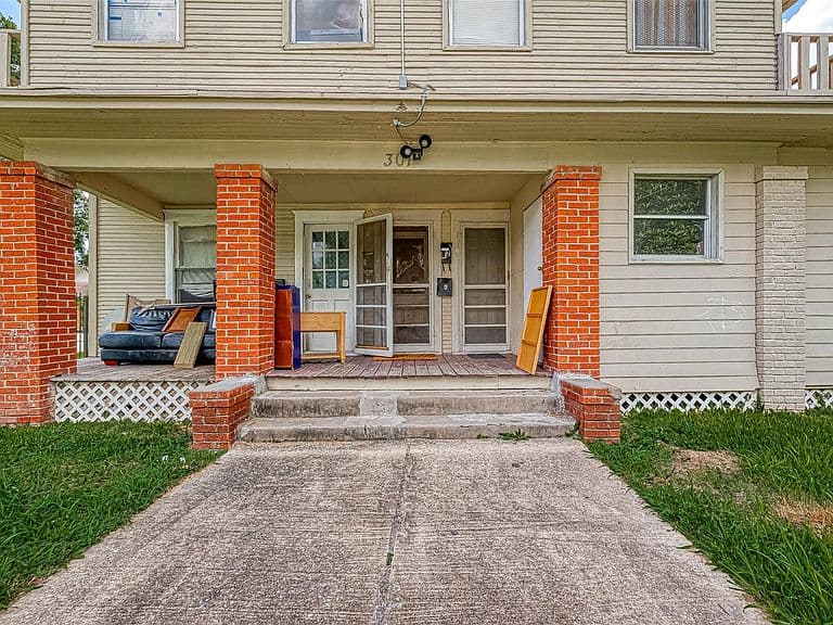 Listing photo 2