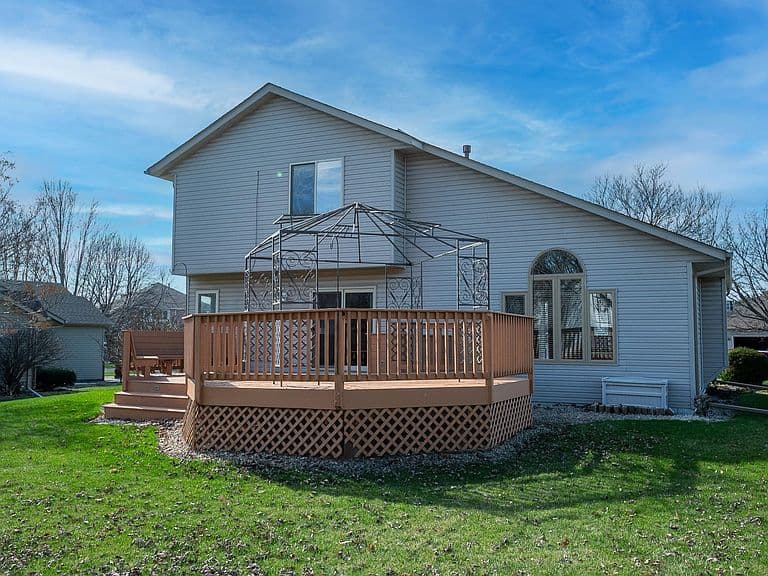Listing photo 3