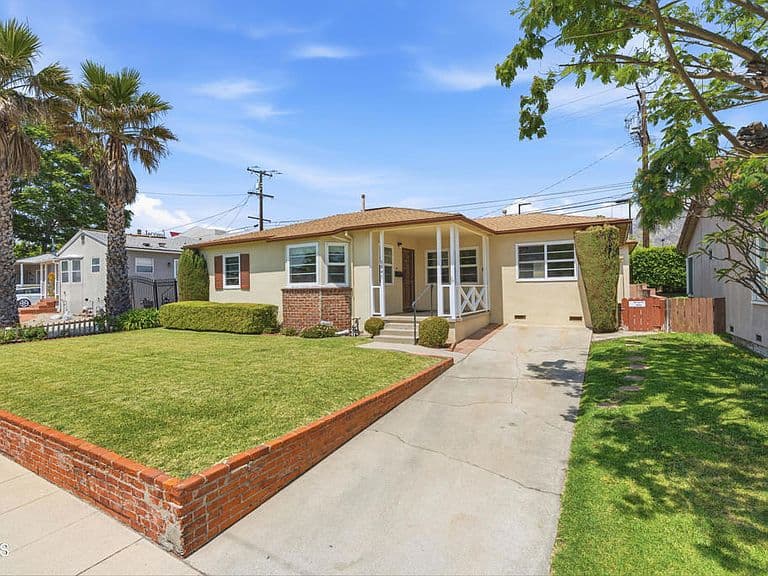 Listing photo 3
