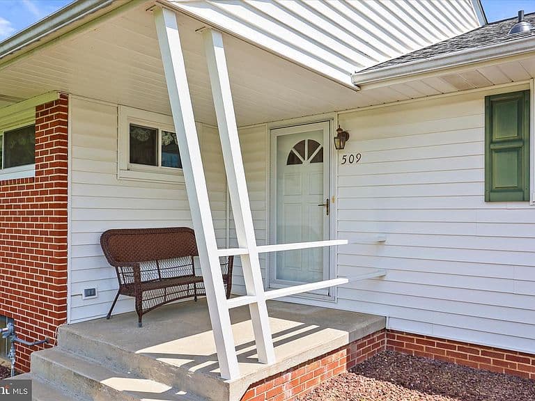 Listing photo 4