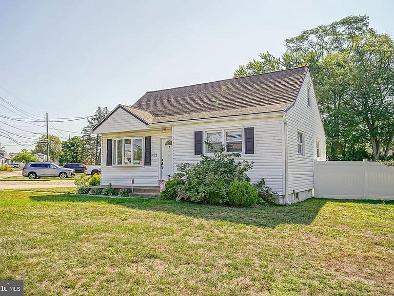 Listing photo 2