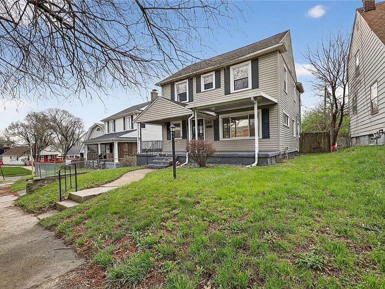 Listing photo 2