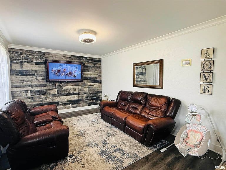 Listing photo 5