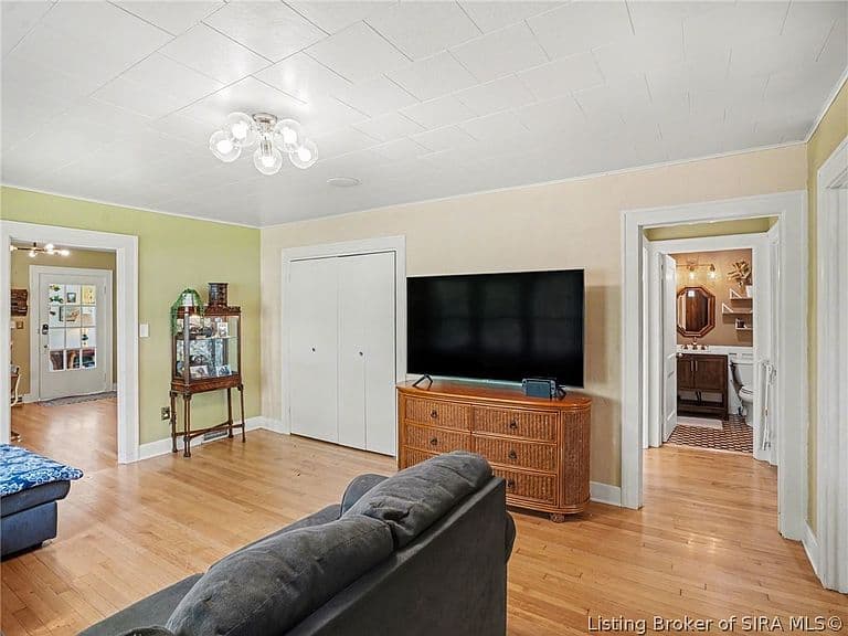 Listing photo 4