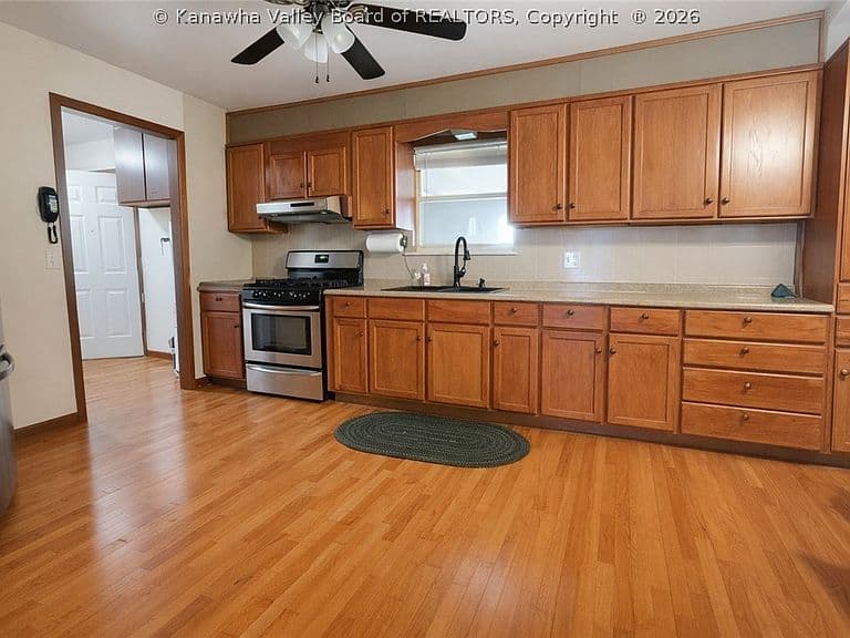 Listing photo 5