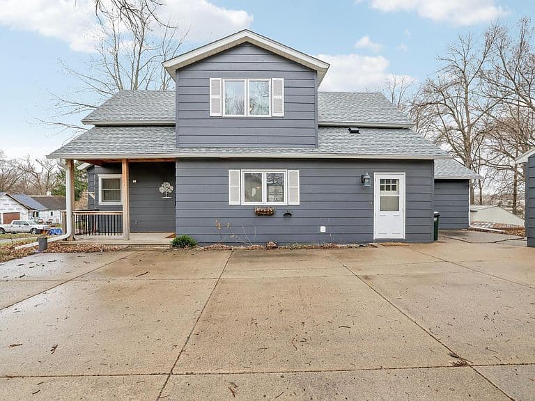 Listing photo 4