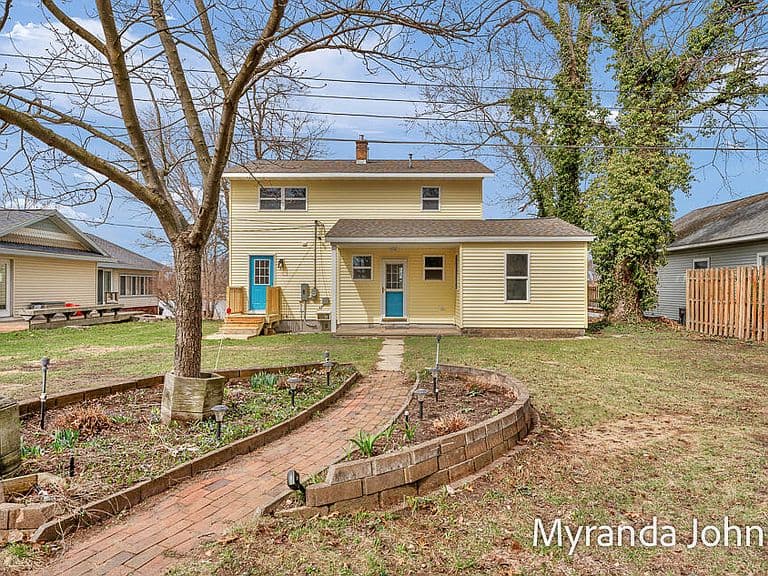 Listing photo 2