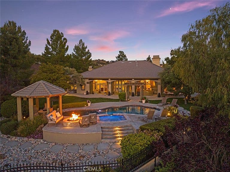 Listing photo 3